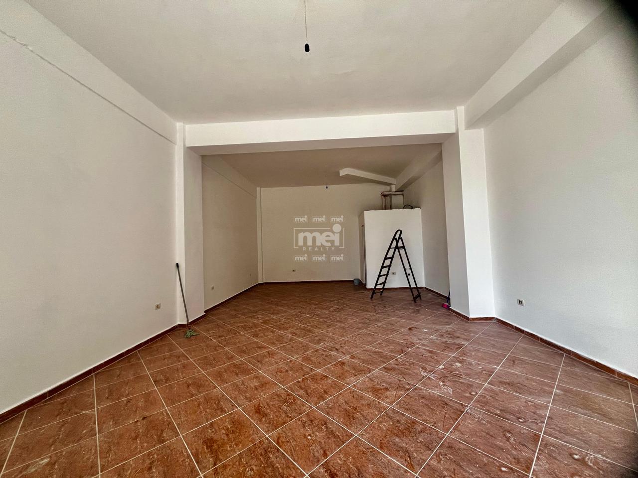 BUSINESS PREMISES FOR RENT AT THE BEACH, RED WHEEL!