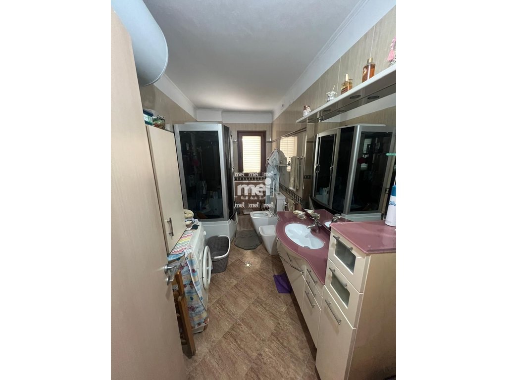 JEPET ME QIRA APARTAMENT 2+1+2 NE QENDER !