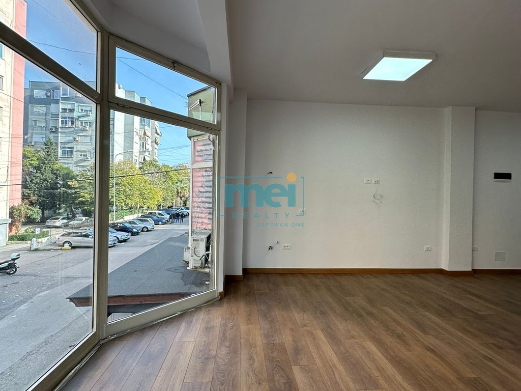 Super Ambient Biznesi me Qera prane rruges kryesore Dritan Hoxha ne Laprake!