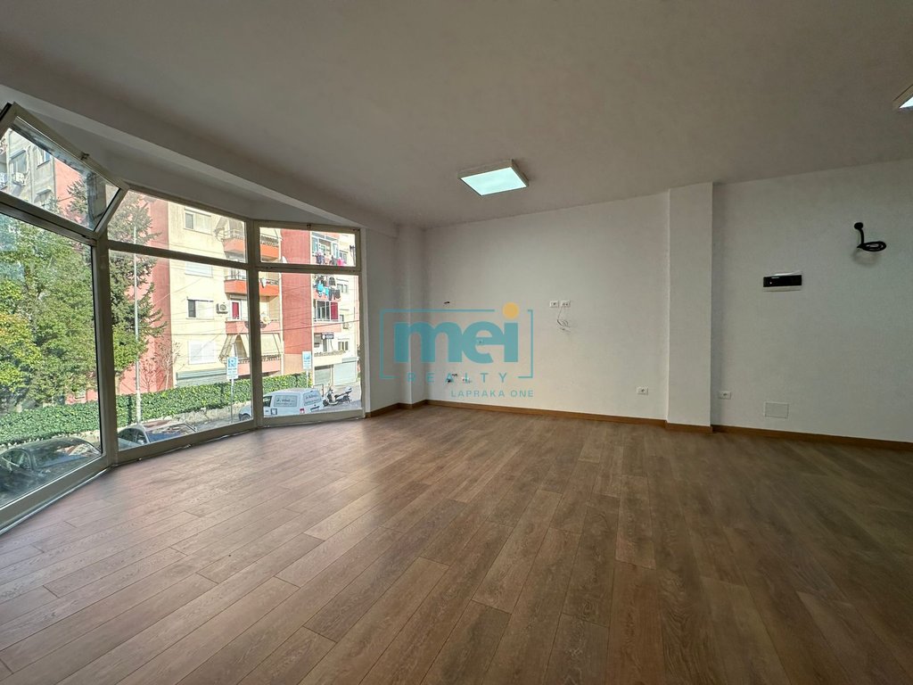 Super Ambient Biznesi me Qera prane rruges kryesore Dritan Hoxha ne Laprake!