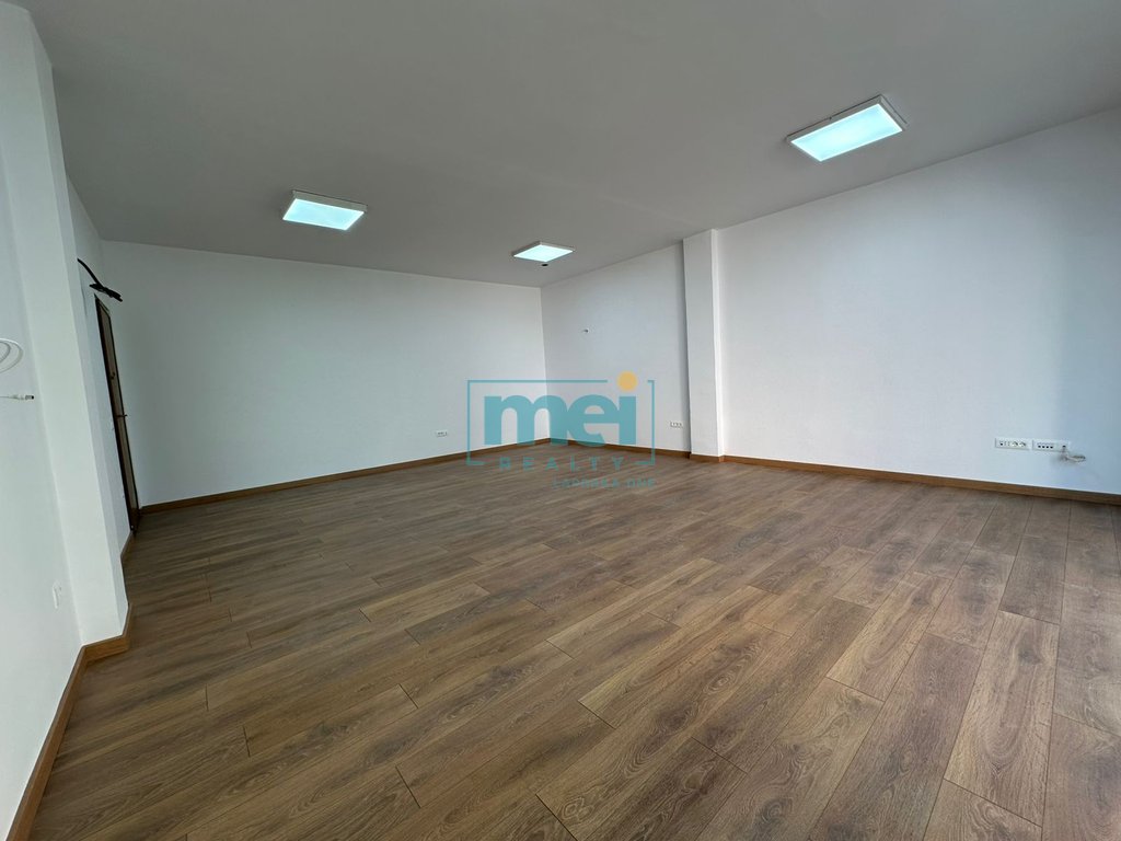 Super Ambient Biznesi me Qera prane rruges kryesore Dritan Hoxha ne Laprake!