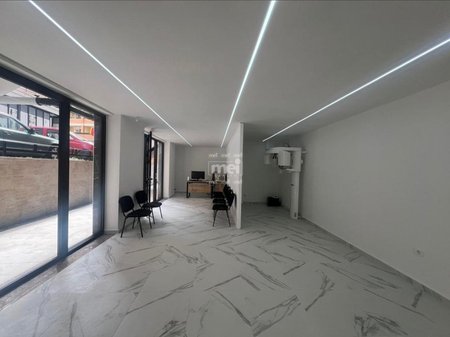 JEPET ME QIRA AMBIENT BIZNESI NE PLAZH PERBRI ME PASTICERI PELIKANI!