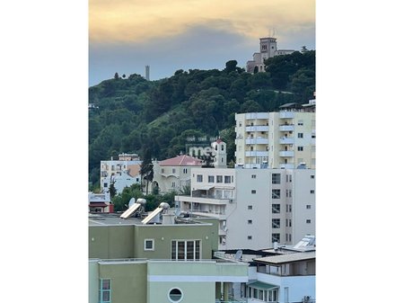 JEPET ME QIRA 2+1+2 NE VOLLGA!