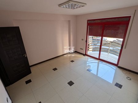 JEPET ME QIRA AMBIENT QENDER!