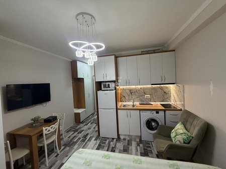 JEPET ME QIRA GARSONIERE NE QENDER!