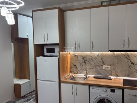 JEPET ME QIRA GARSONIERE NE QENDER!