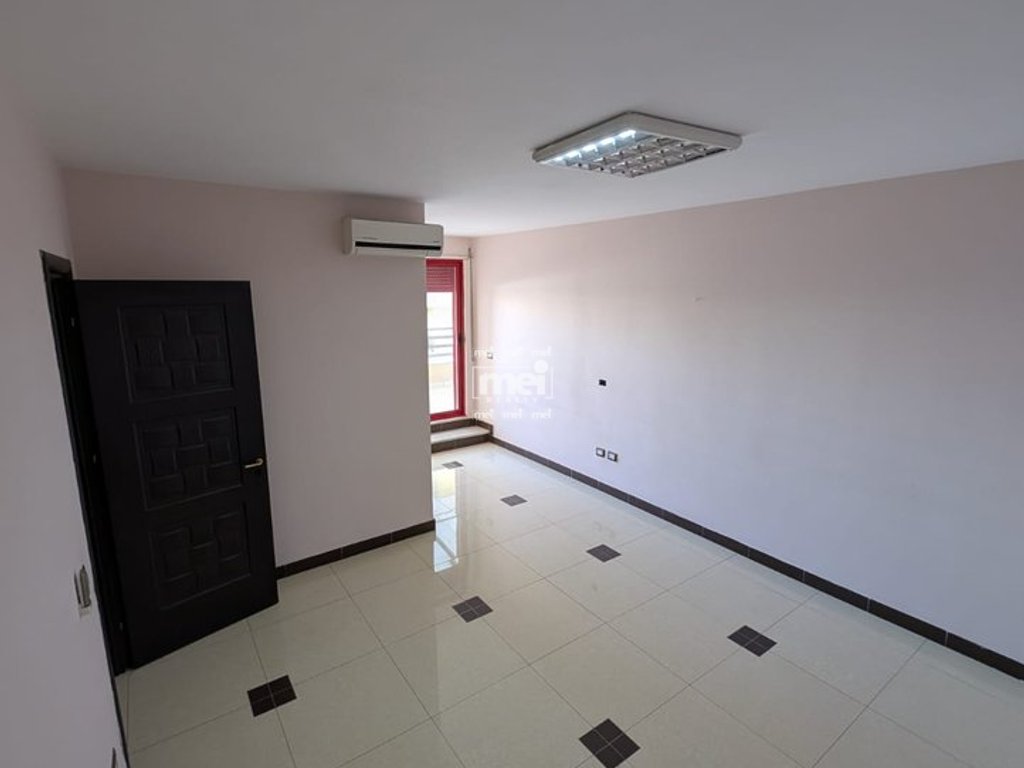 JEPET ME QIRA AMBIENT QENDER!