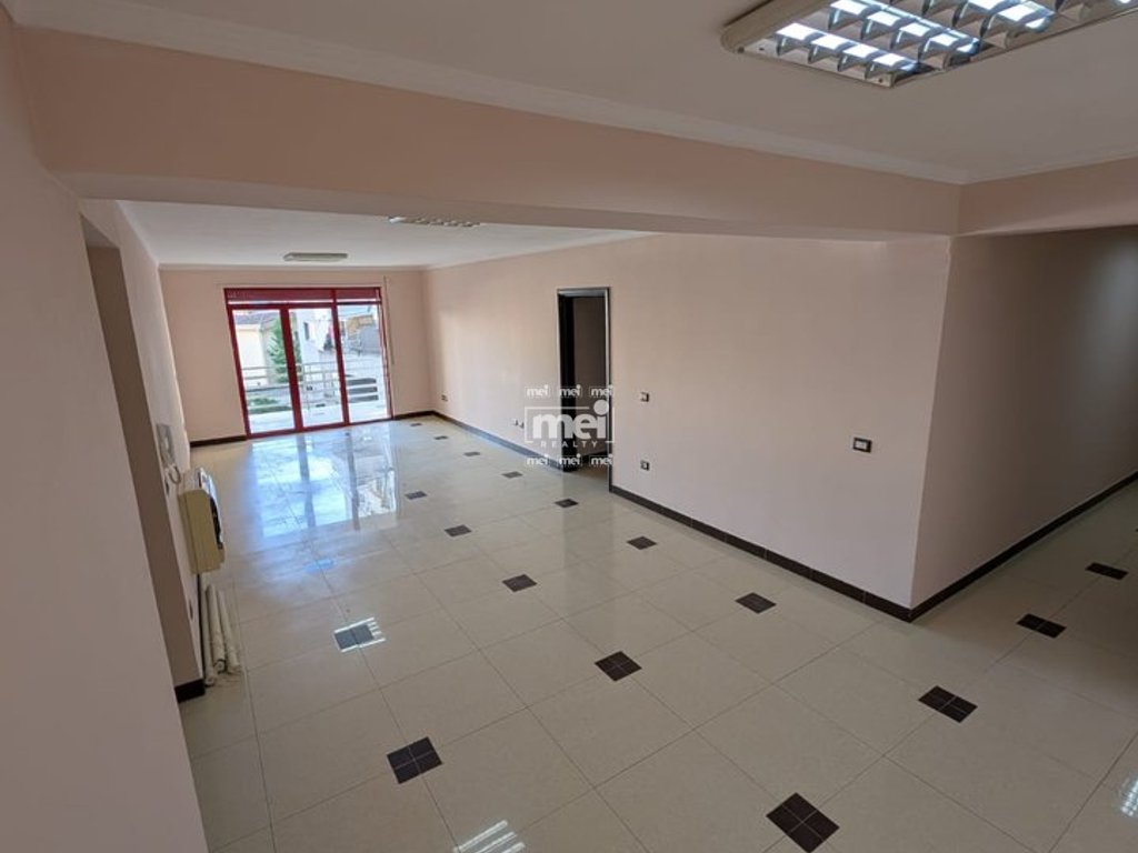 JEPET ME QIRA AMBIENT QENDER!