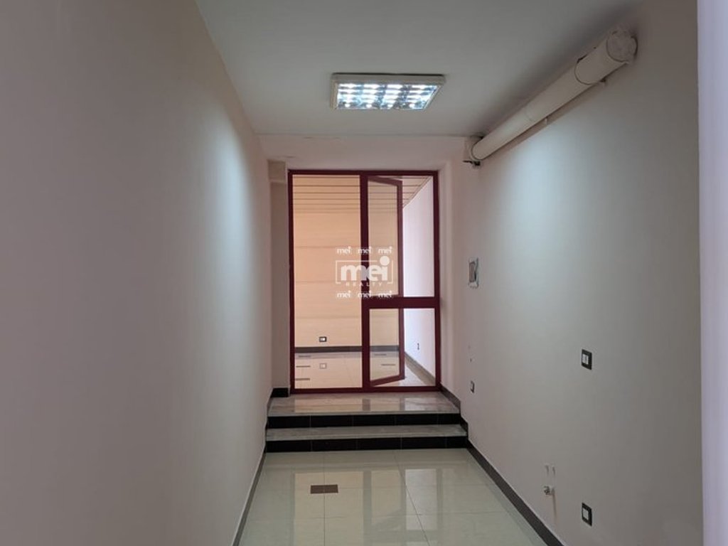 JEPET ME QIRA AMBIENT QENDER!