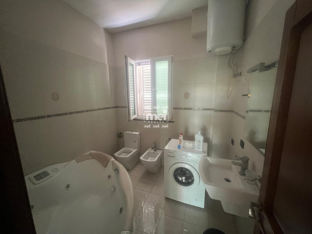 JEPET ME QIRA VIL PRANE STADIUMIT!