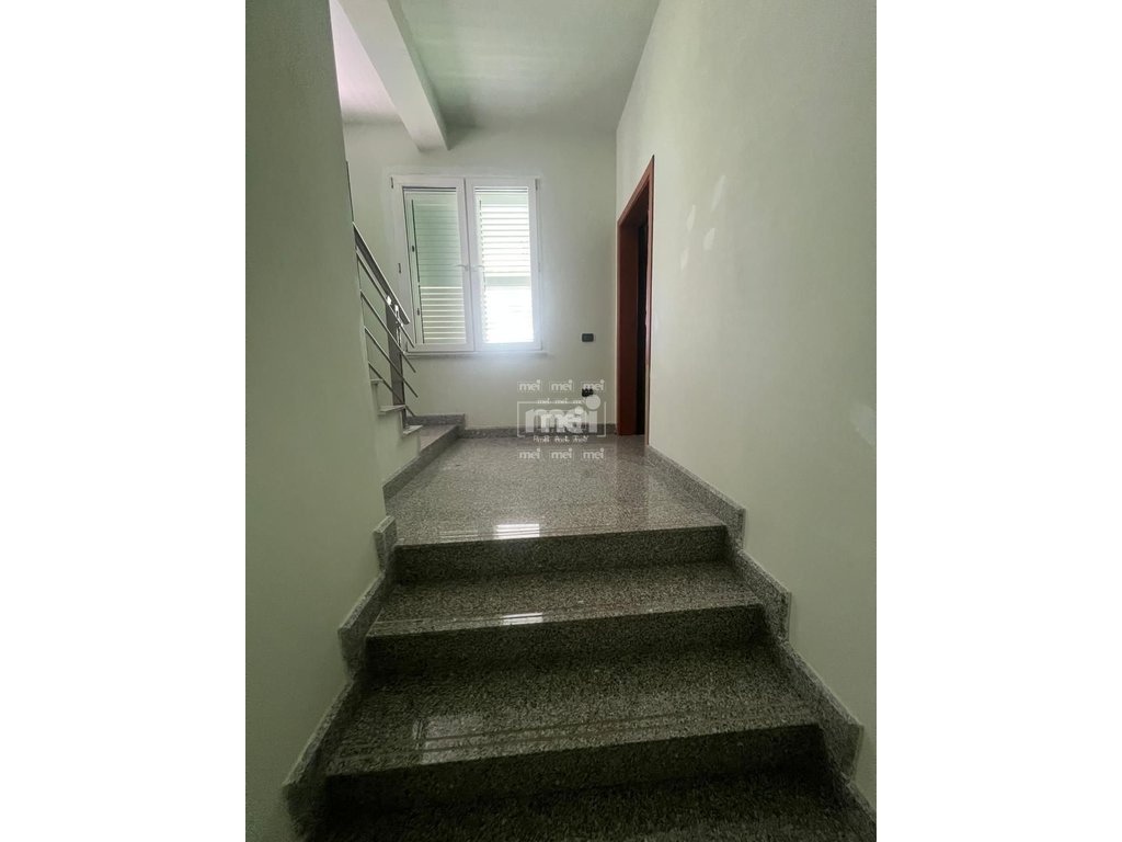 JEPET ME QIRA VIL PRANE STADIUMIT!