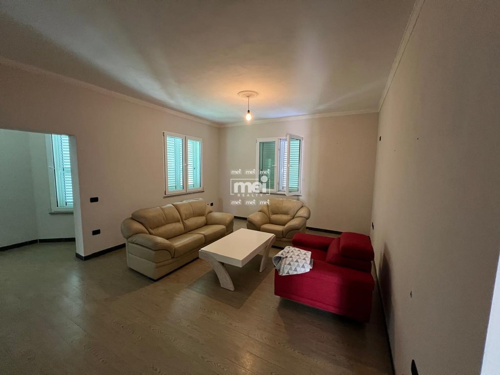 JEPET ME QIRA VIL PRANE STADIUMIT!