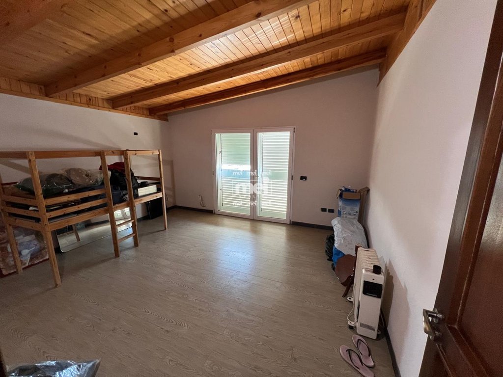 JEPET ME QIRA VIL PRANE STADIUMIT!