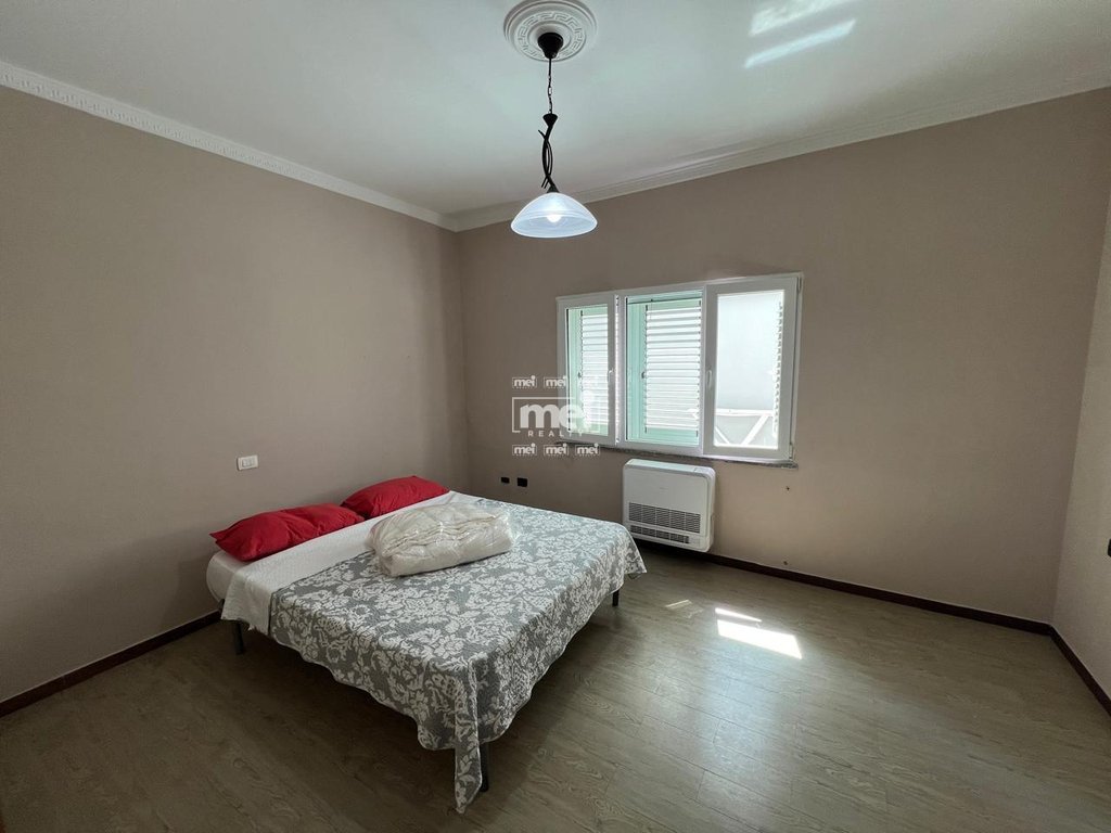 JEPET ME QIRA VIL PRANE STADIUMIT!