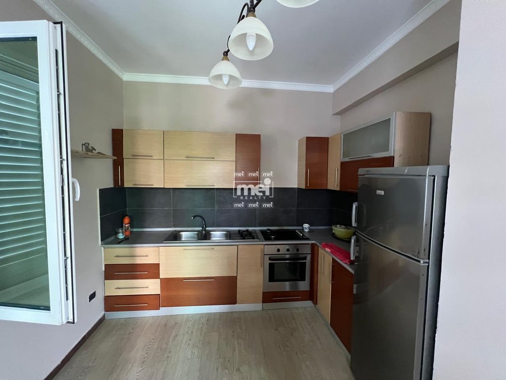 JEPET ME QIRA VIL PRANE STADIUMIT!