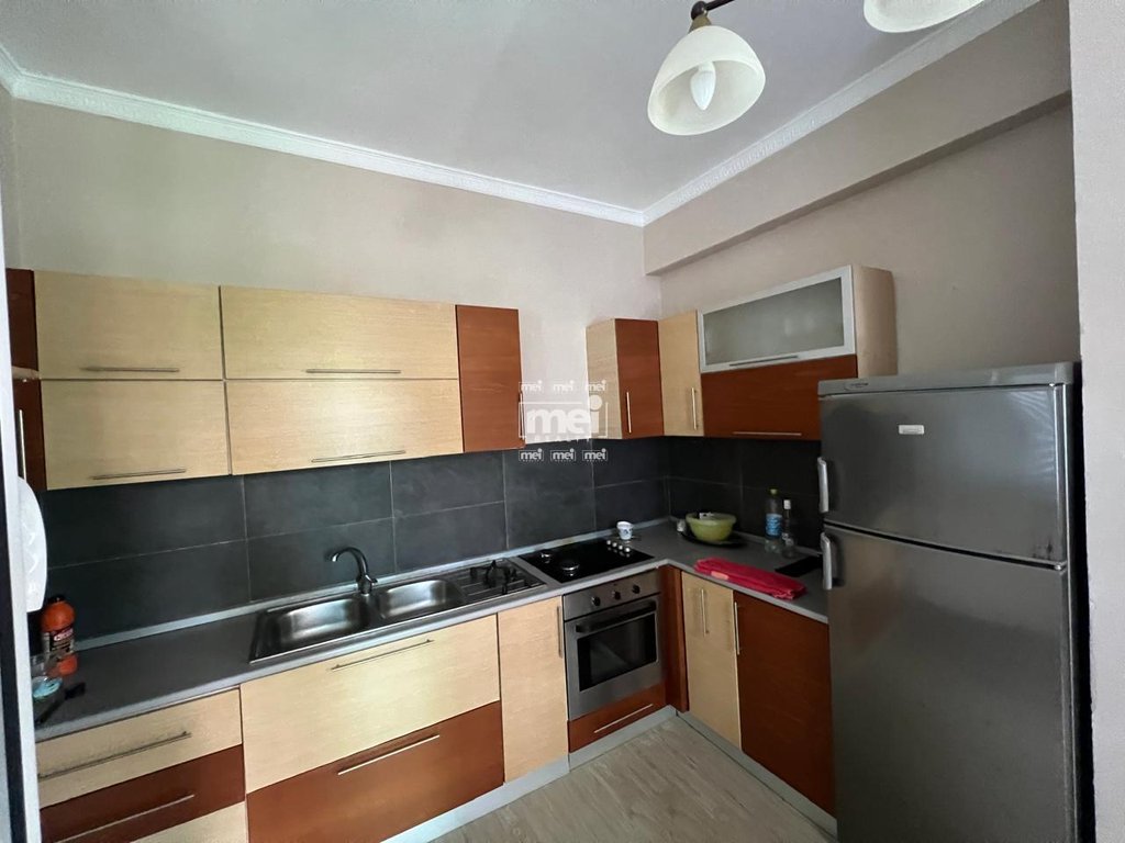 JEPET ME QIRA VIL PRANE STADIUMIT!