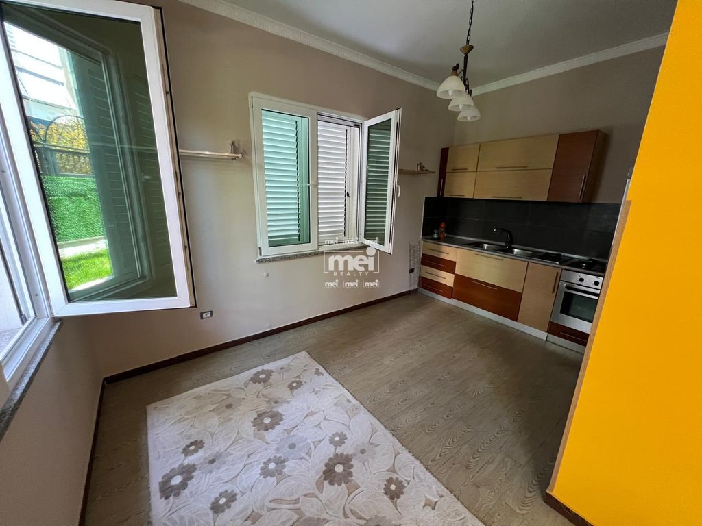 JEPET ME QIRA VIL PRANE STADIUMIT!