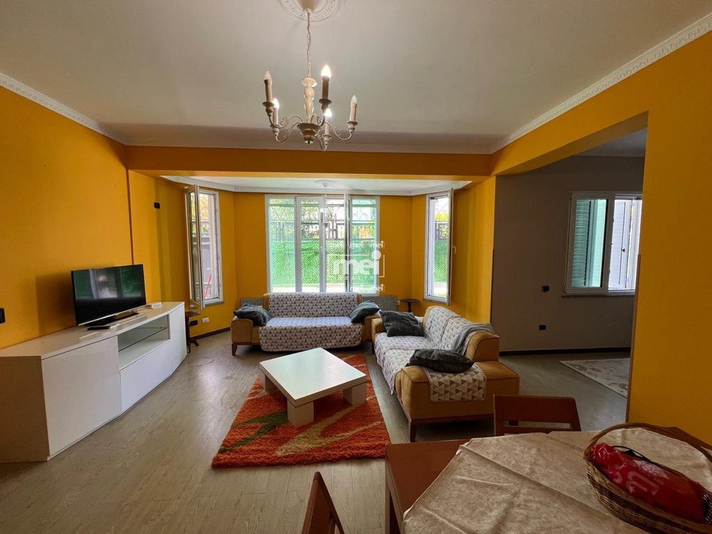 JEPET ME QIRA VIL PRANE STADIUMIT!