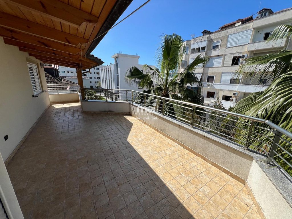 JEPET ME QIRA VIL PRANE STADIUMIT!