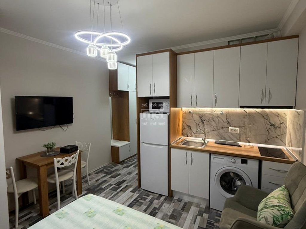 JEPET ME QIRA GARSONIERE NE QENDER!