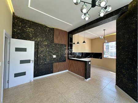 SHITET APARTAMENT 3+1 NE PLAZH !