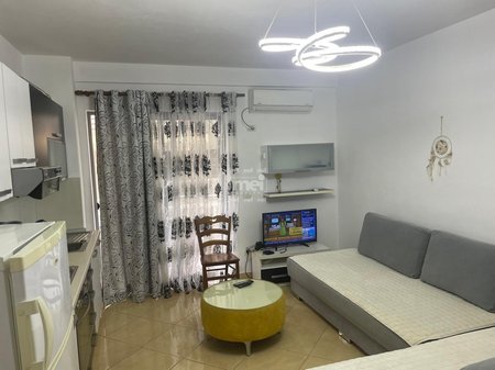 JEPET ME QIRA APARTAMENT 1+1 TEK RROTA KUQE