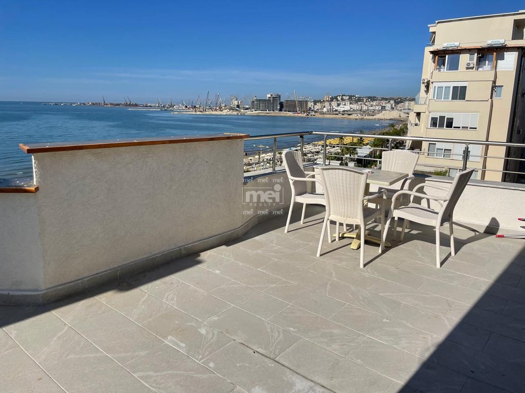 JEPET ME QIRA APARTAMENT 2+1 TEK RROTA KUQE ME PAMJE NGA DETI