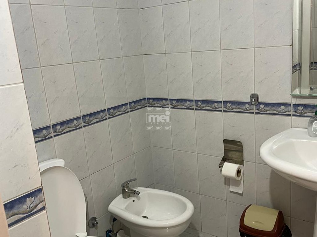 JEPET ME QIRA APARTAMENT 2+1 TEK RROTA KUQE ME PAMJE NGA DETI