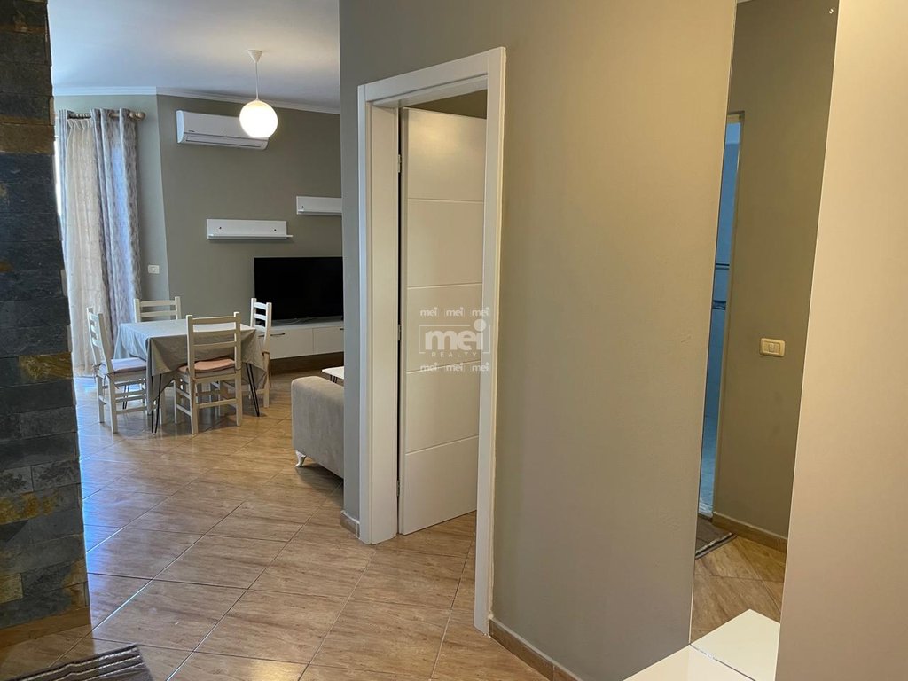 JEPET ME QIRA APARTAMENT 2+1 TEK RROTA KUQE ME PAMJE NGA DETI