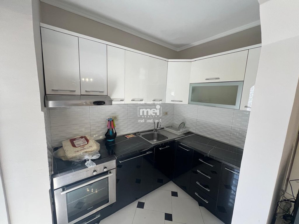JEPET ME QIRA APARTAMENT 1+1 PRANE STADIUMIT!