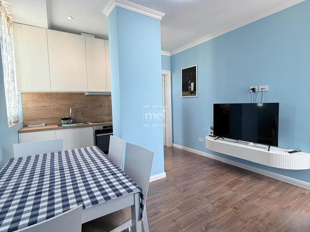 JEPET ME QIRA APARTAMENT 1+1 NE QENDER TE QYTETIT!