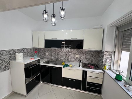 JEPET ME QIRA APARTAMENT 2+1 TEK STADIUMI
