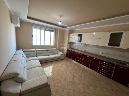 JEPET ME QIRA APARTAMENT  2+1+2 TEK RRUGA E RE E PORTIT!