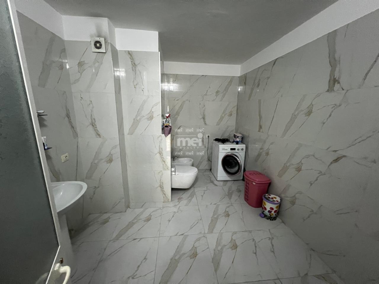 JEPET ME QIRA APARTAMENT  2+1+2 TEK RRUGA E RE E PORTIT!