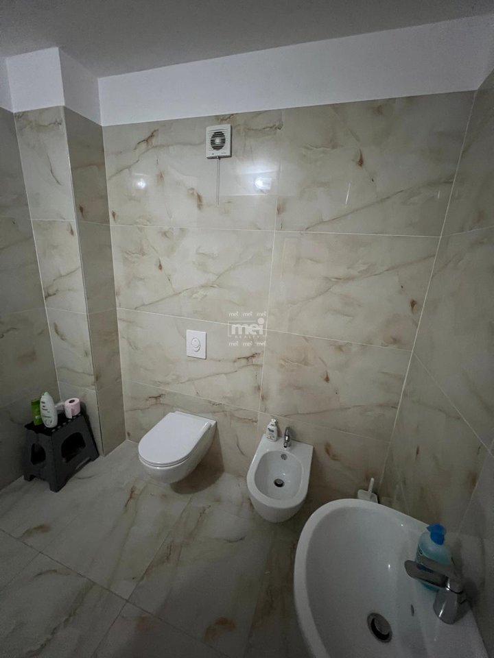 JEPET ME QIRA APARTAMENT  2+1+2 TEK RRUGA E RE E PORTIT!