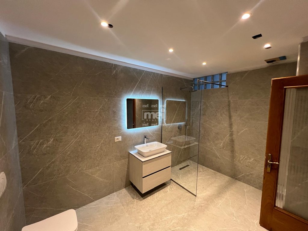 Apartament 3+1+2 Për Shitje në Plazh Iliria, Durrës !