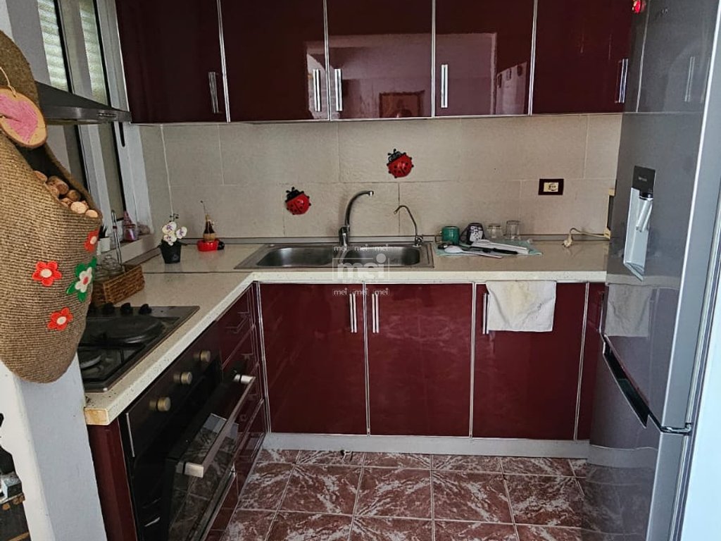 SHITET APARTAMENT 1+1 PRANE STADIUMIT!