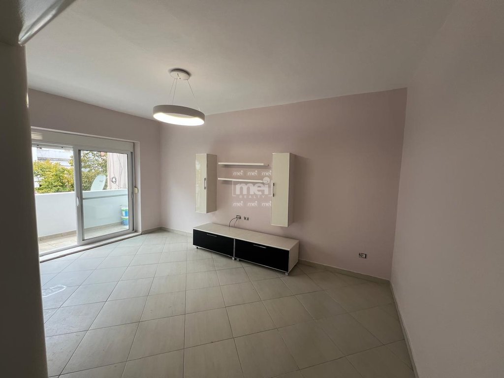 JEPET ME QIRA APARTAMENT 2+1 TEK STADIUMI