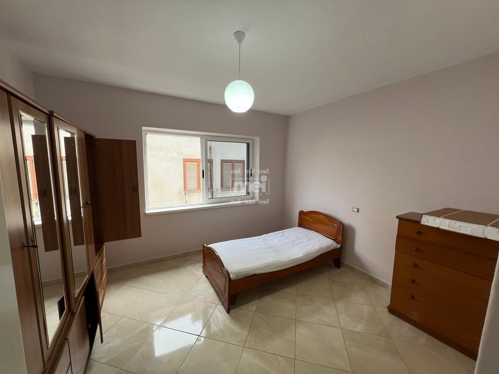 JEPET ME QIRA APARTAMENT 2+1 TEK STADIUMI