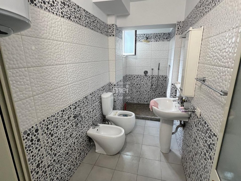 JEPET ME QIRA APARTAMENT 2+1 TEK STADIUMI