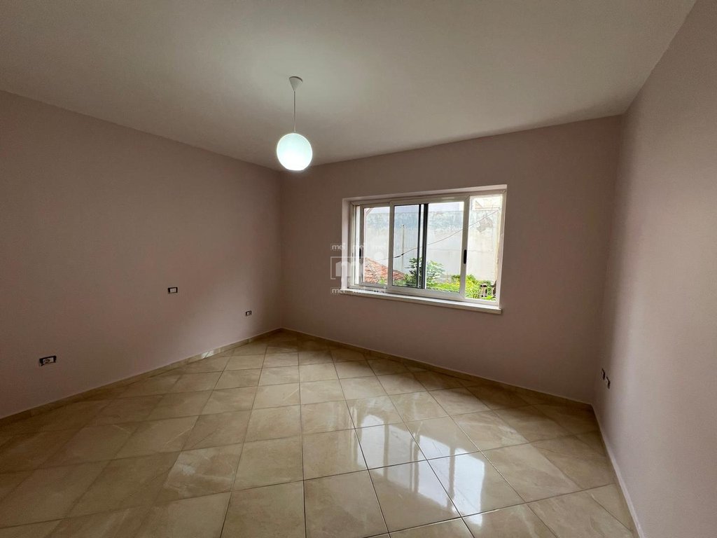 JEPET ME QIRA APARTAMENT 2+1 TEK STADIUMI