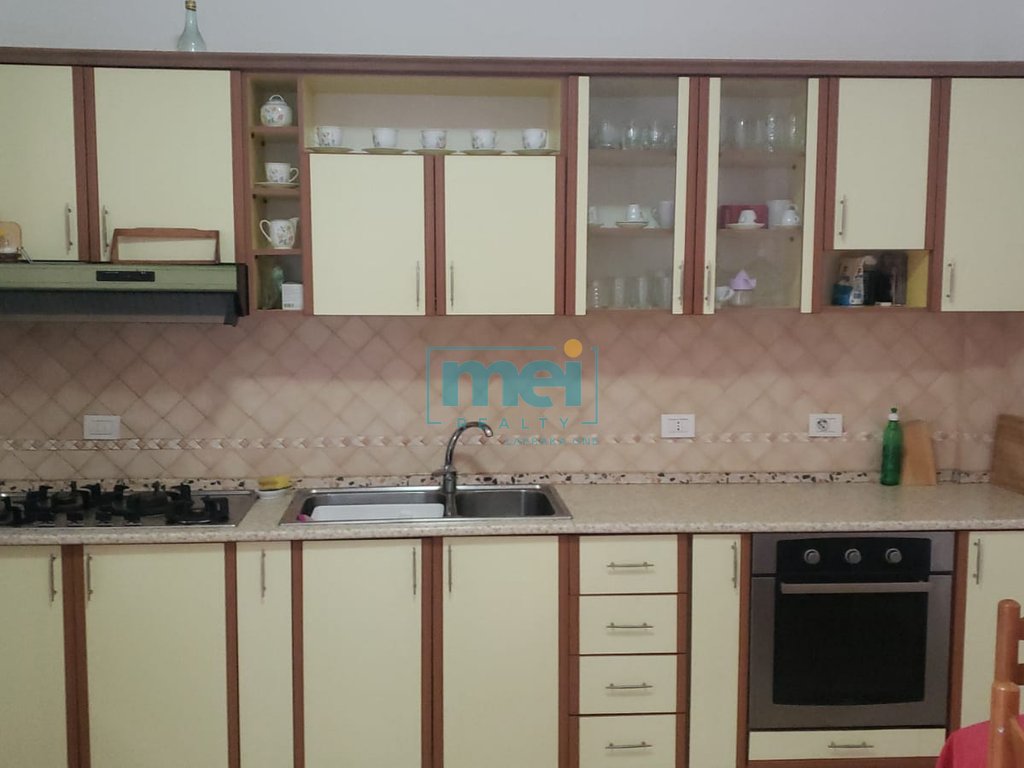 Jepet me Qera Super Apartament 3+1 ne Laprake!