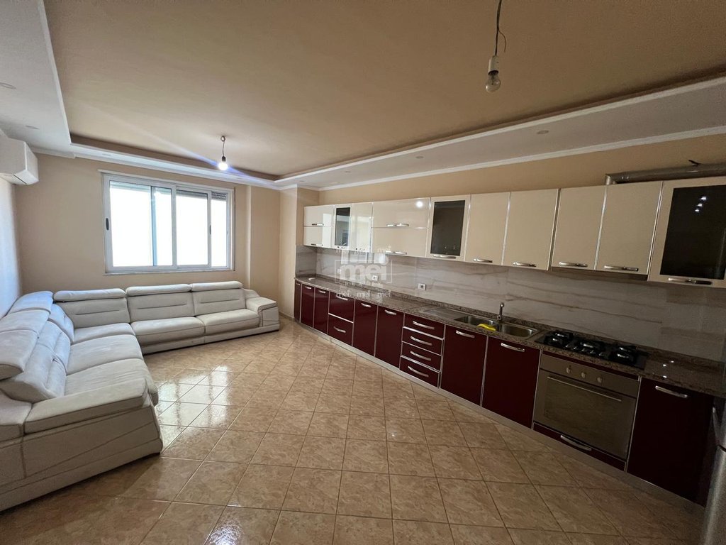 JEPET ME QIRA APARTAMENT  2+1+2 TEK RRUGA E RE E PORTIT!