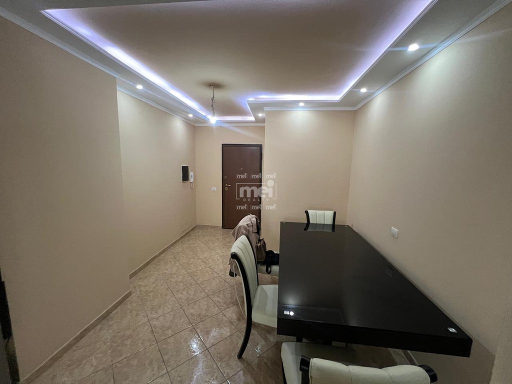 JEPET ME QIRA APARTAMENT  2+1+2 TEK RRUGA E RE E PORTIT!