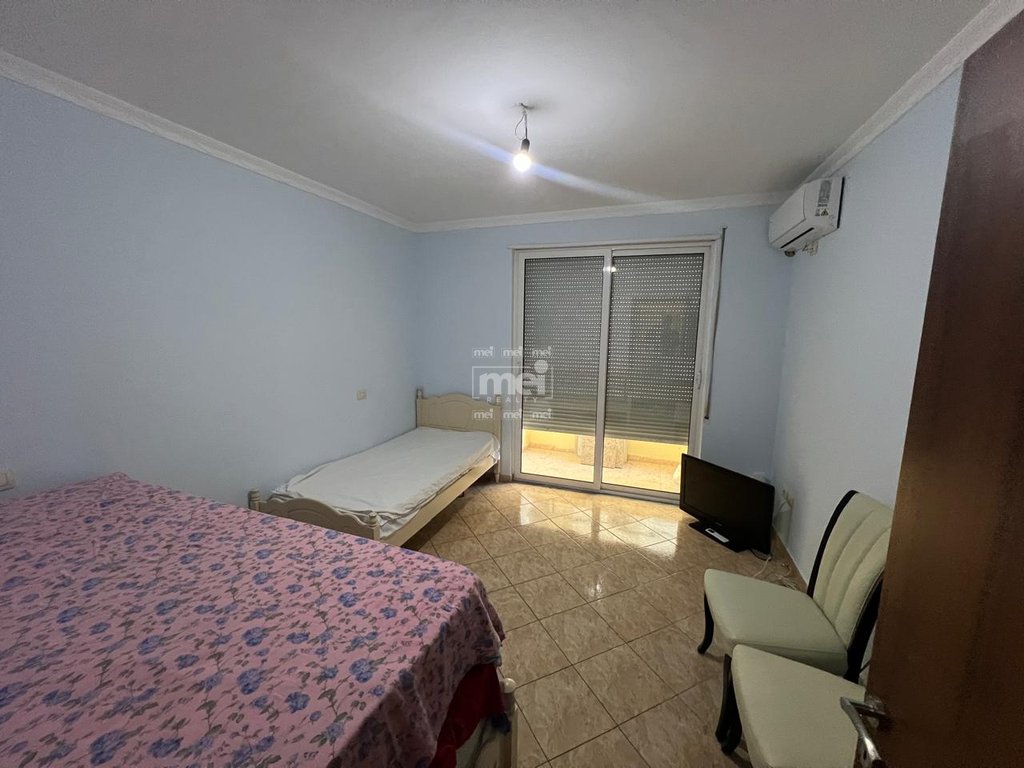 JEPET ME QIRA APARTAMENT  2+1+2 TEK RRUGA E RE E PORTIT!