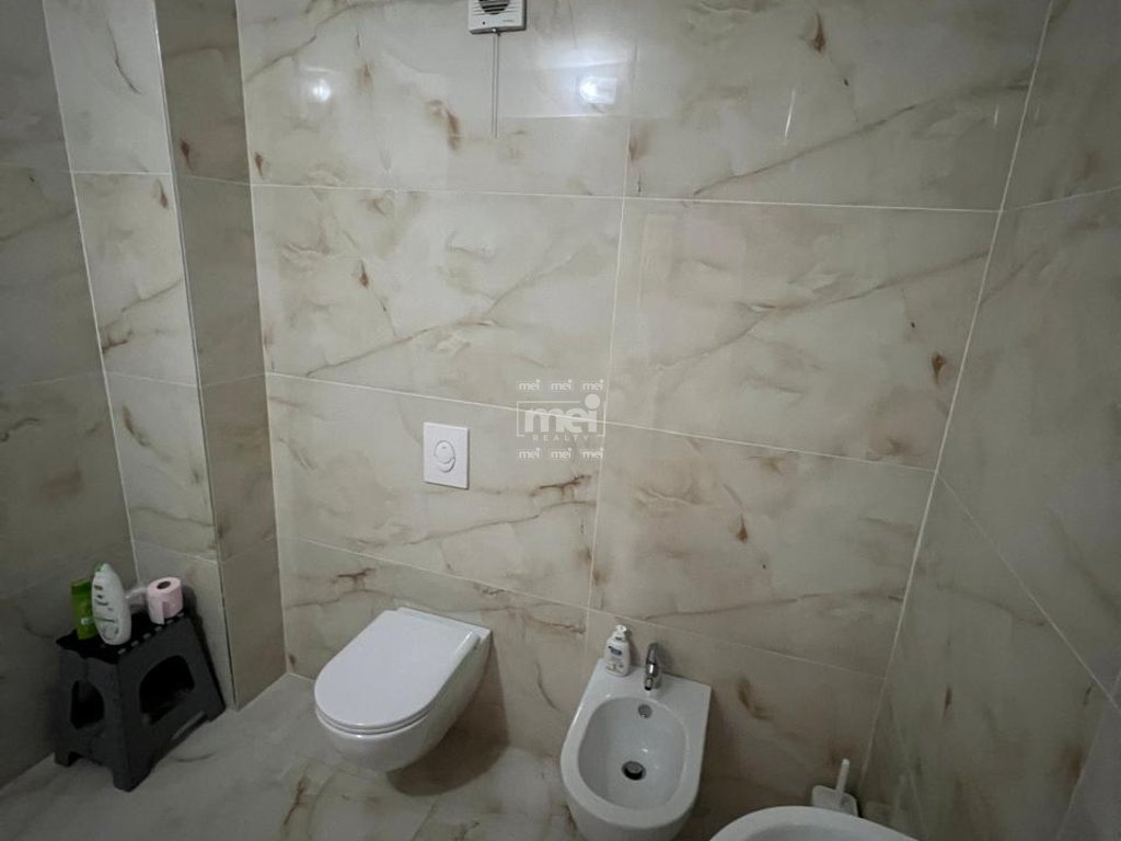 JEPET ME QIRA APARTAMENT  2+1+2 TEK RRUGA E RE E PORTIT!