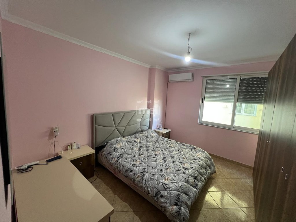 JEPET ME QIRA APARTAMENT  2+1+2 TEK RRUGA E RE E PORTIT!