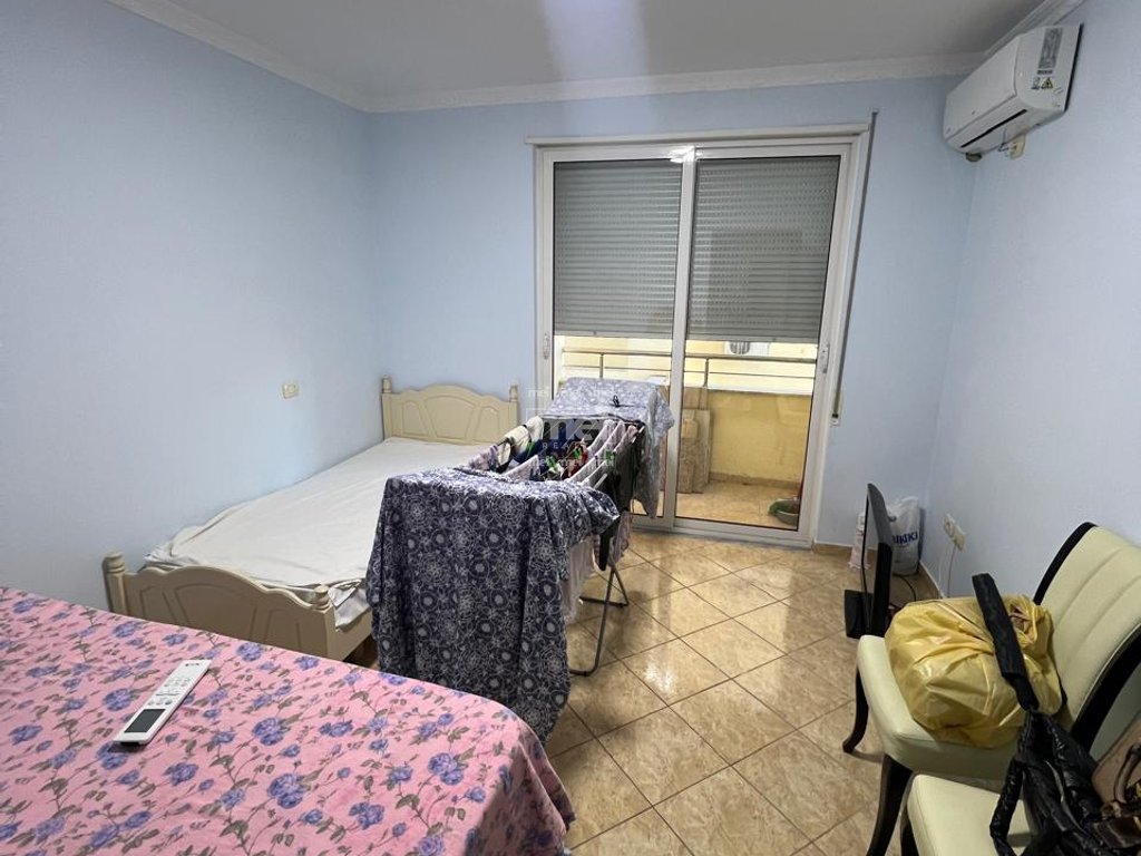 JEPET ME QIRA APARTAMENT  2+1+2 TEK RRUGA E RE E PORTIT!
