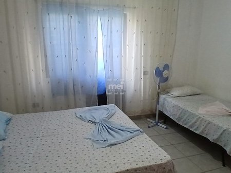 JEPET ME QIRA GARSIONER TE RROTA E KUQE