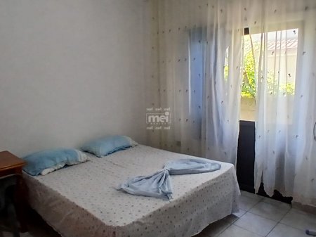 JEPET ME QIRA GARSIONER TE RROTA E KUQE